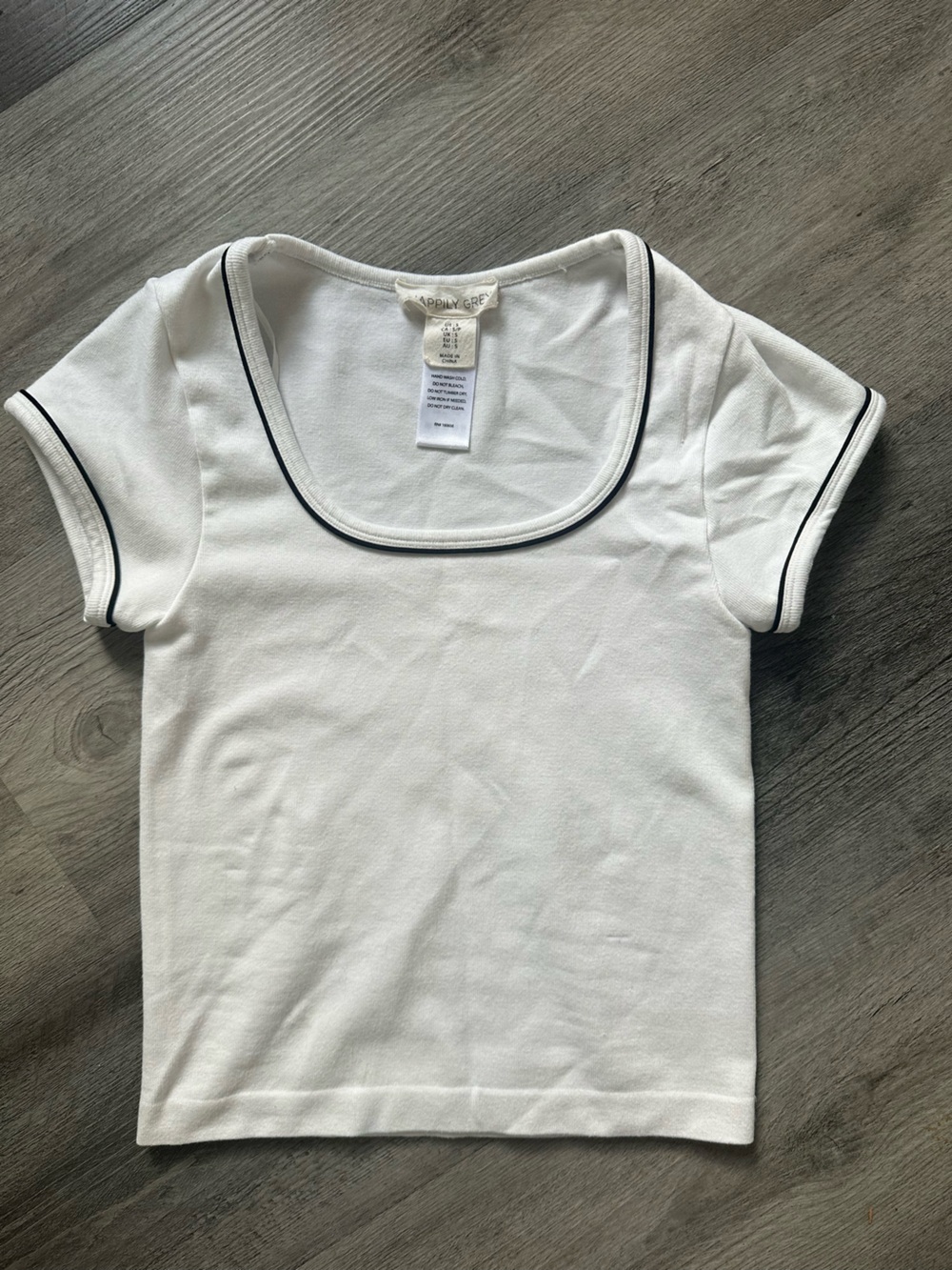 🌻 Happily Grey White Crop Top With Black Piping 🌻